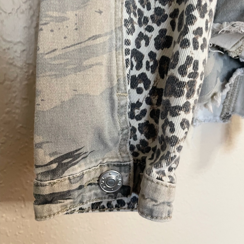 POL Distressed Camo Leopard Patchwork Denim Jacke… - image 7